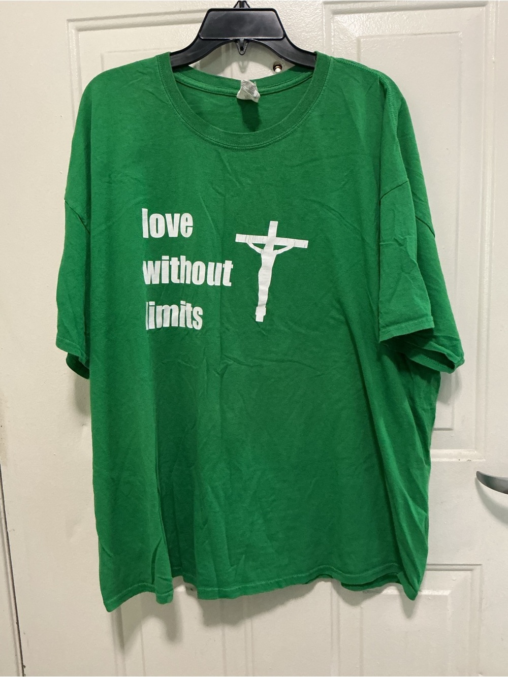 Gildan Kelly Green Crewneck T-Shirt with Tag